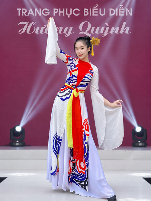 Áo dài tay tà vạt sóng