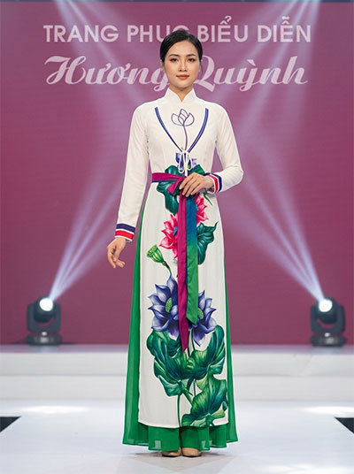 Áo dài tứ thân hoa sen